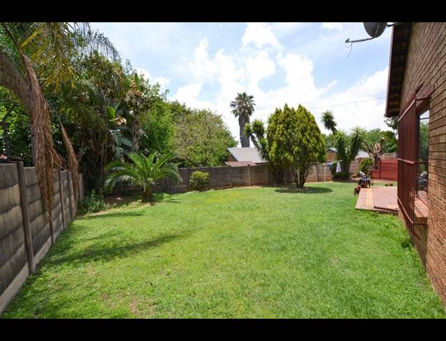 4 BEDROOM HOUSE FOR SALE IN HEUWELOORD
